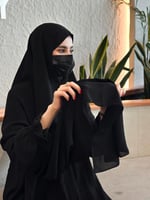 نقاب ملكي + طرحة من اختيارك