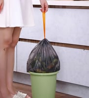 شدة أكياس نفايات مع ربطة للاغلاق