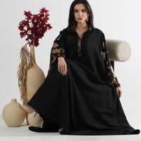 جلابية مع ريش وشك على الصدر فري سايز