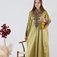 جلابيه مطرزه على الصدر والاكمام