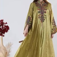 جلابيه مطرزه على الصدر والاكمام