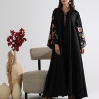 جلابية مع ريش وشك على الصدر فري سايز