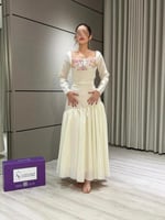 فستان "ياسمين" كتان سكري بتطريز ورد