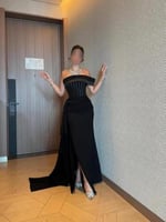 فستان سهرة أسود ملكي بتطريز على الصدر وقصه جانبية...