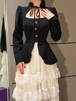 فستان "فيكتوريا" ميدي - جاكيت أسود وتنورة دانتيل ط...