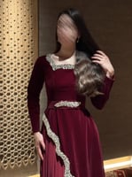 فستان مخملي بأكمام طويلة وتنورة مزدوجة بكسرات جانب...