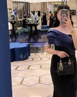 فستان السهرة الملكي – أسود بكاب كحلي لامع