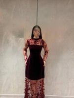 فستان سهرة عودي مخمل بتطريز مورد