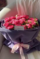 هودي الهبة مع باقة ورد