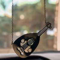 تعليقه سيارة بشكل عود