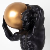 مجسم عضلي اسود