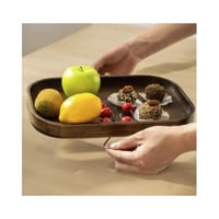 طاولة خشبية