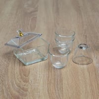 تمرية زجاج بغطاء و 4 فناجيل شفافه
