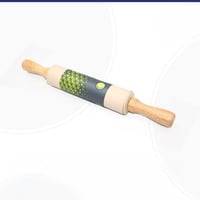 فرادة عجين بلاستيك بيد خشبيه