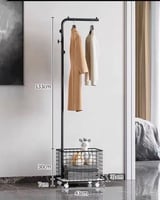 سلة و علاقة ملابس بعدة الوان