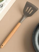 ملعقة طبخ سيلكون