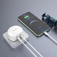 شاحن جداري بي دي بقوة 35 واط مع منفذين صغيرين