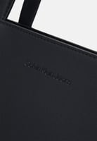 شنطة كالفن كلاين