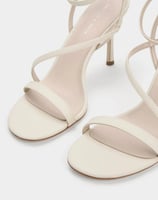 كعب تشارلز اند كيث