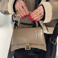 شنطة بالنسياقا/مقاس وسط