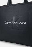 شنطة كالفن كلاين