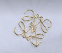 بروش لويڤي اللون الذهبي