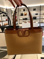 شنطة فالنتينو غارافاني