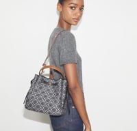 شنطة توري بورش