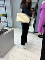 شنطة فالنتينو غارافاني/مقاس سمول-لون اوف وايت