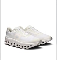 شوز اون ريننق(Cloudmonster Void)