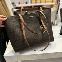 شنطة مايكل كورس