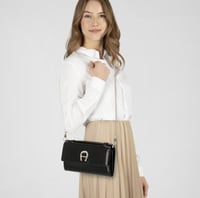 شنطة اقنر/لون اسود