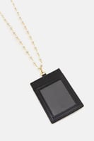 هولدر كارولينا هيريرا