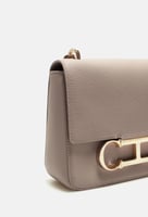 شنطة كارولينا هيريرا/مقاس مديم