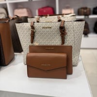 شنطة مايكل كورس/توت باق