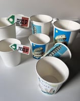 توزيعات كوب ورقي مع ثيم تصميم حسب الطلب