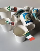 توزيعات كوب ورقي مع ثيم تصميم حسب الطلب