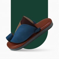 حذاء شرقي مطرز