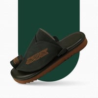 حذاء شرقي مطرز