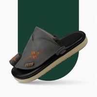 حذاء شرقي مطرز