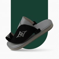 حذاء شرقي مطرز