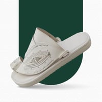 حذاء شرقي مطرز