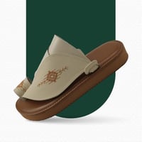 حذاء شرقي مطرز