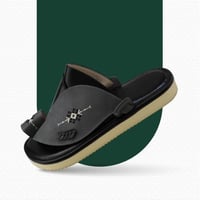 حذاء شرقي مطرز