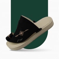 حذاء شرقي مطرز