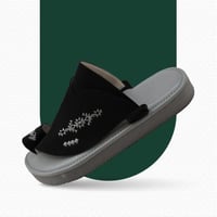 حذاء شرقي مطرز