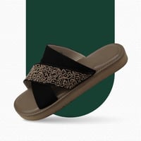 حذاء شرقي مطرز