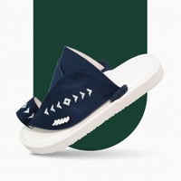 حذاء شرقي مطرز