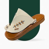 حذاء شرقي مطرز