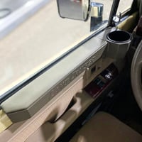 طقم حامل أكواب مع مسند للأذرع للربع والشاص